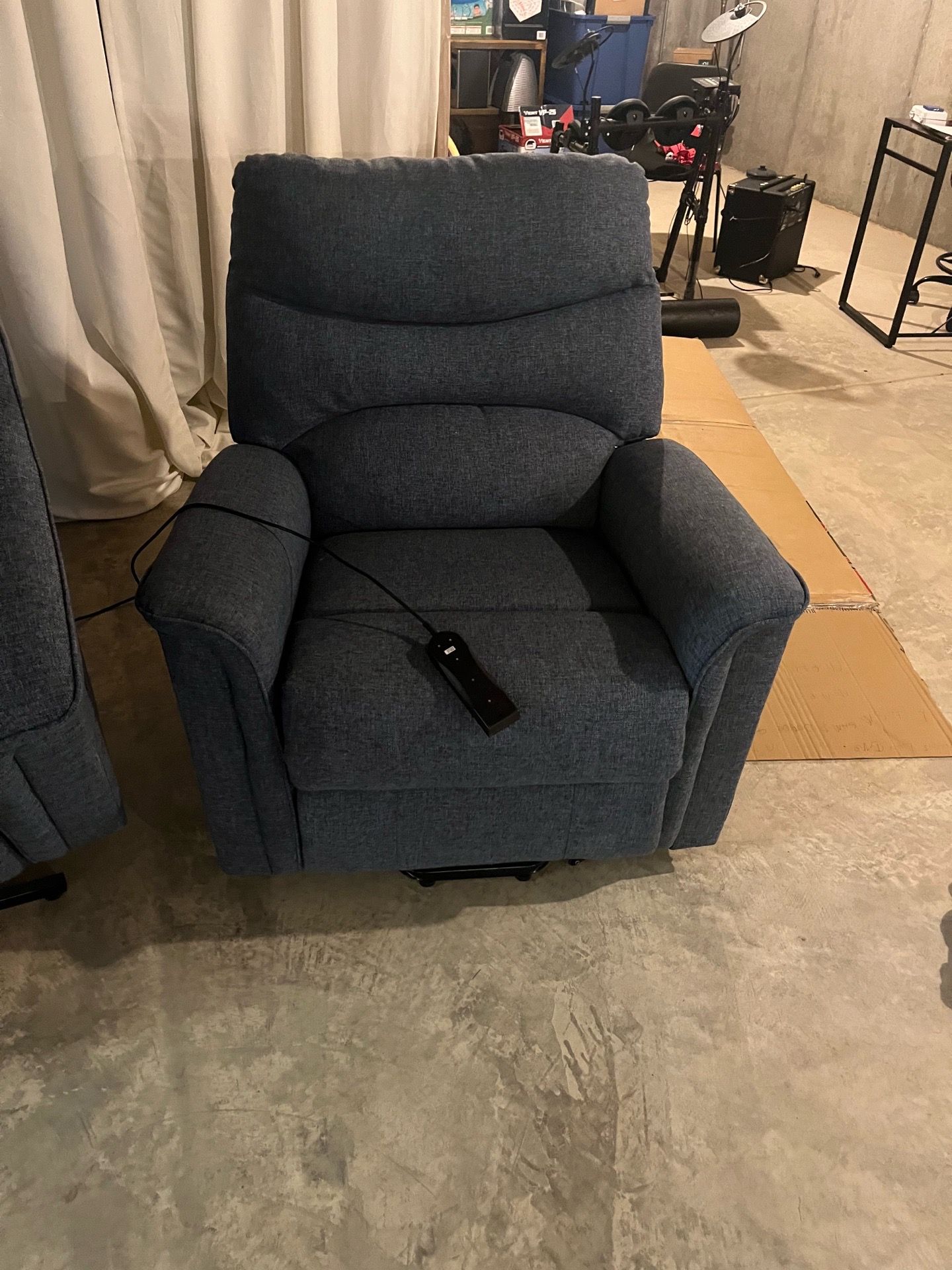 2 Barcalounger Power Lift Recliner Chairs - photo 2
