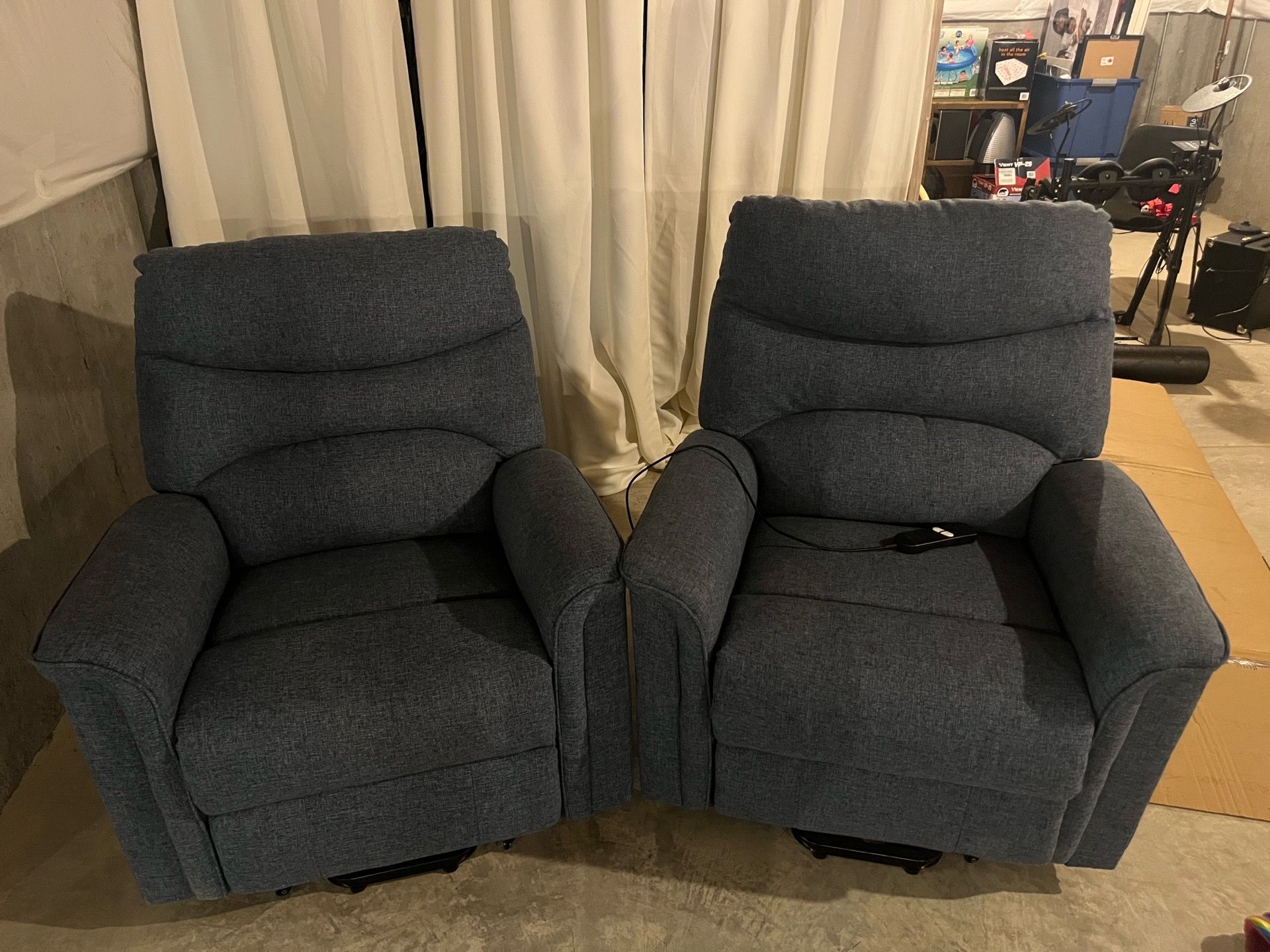 2 Barcalounger Power Lift Recliner Chairs - photo 4