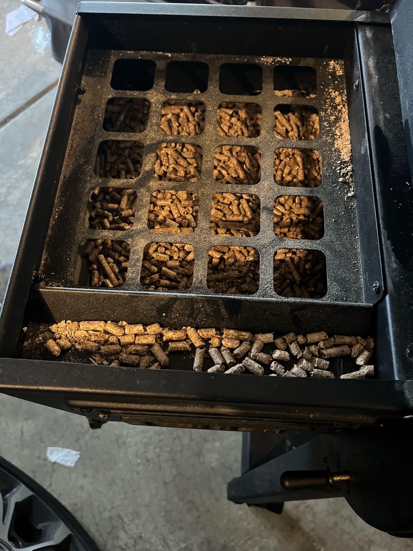 1000 Black Label Pellet Grill & Smoker with WiFi – Like New - photo 2
