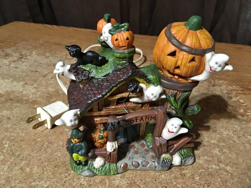 HALLOWEEN VILLAGE DEAD FARM BARN LIGHTED HALLOWEEN DECOR