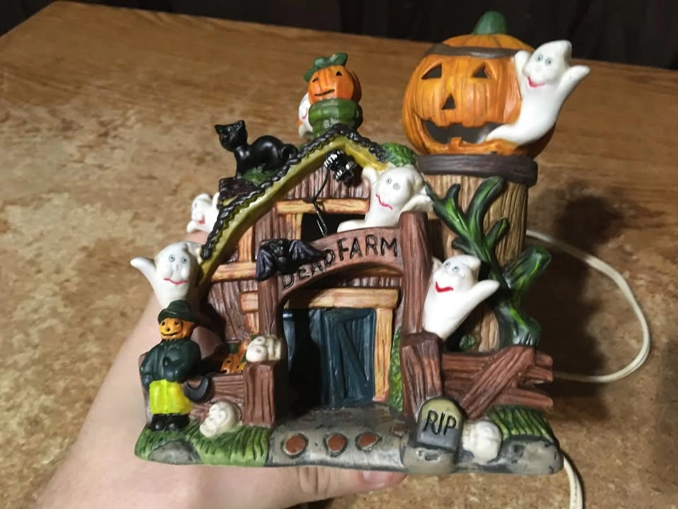 HALLOWEEN VILLAGE DEAD FARM BARN LIGHTED HALLOWEEN DECOR - photo 5