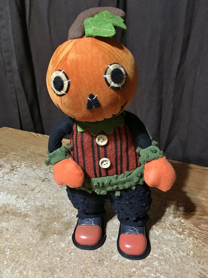 DELTON PUMPKIN FACE SCARECROW HALLOWEEN FIGURE PLUSH