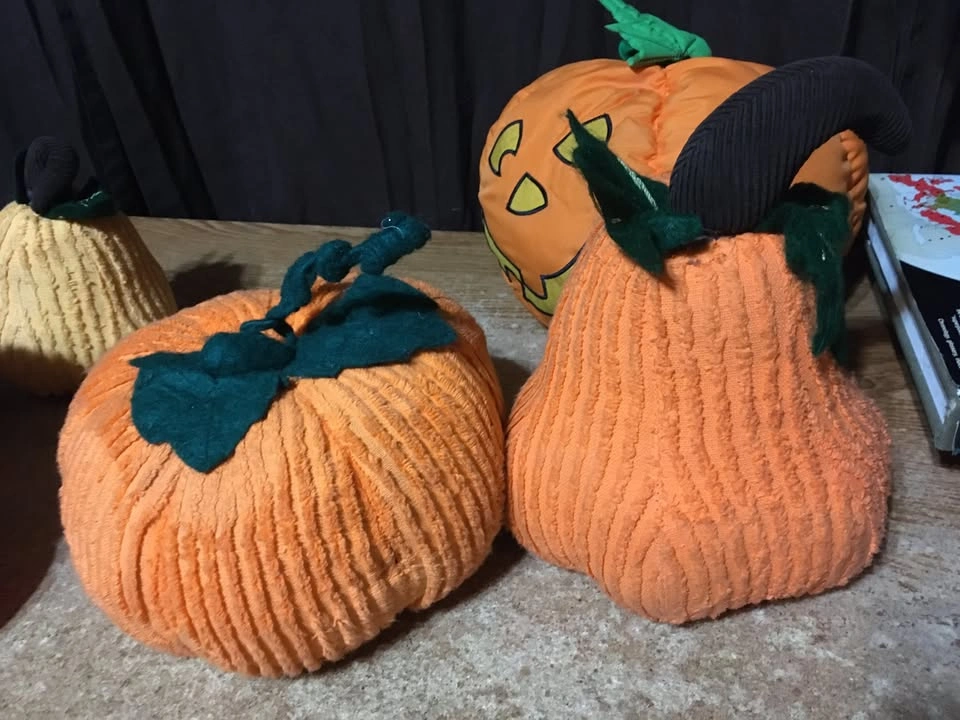LOT OF 7 PLUSH PUMPKINS SQUASH JACK O LANTERN HALLOWEEN - photo 2