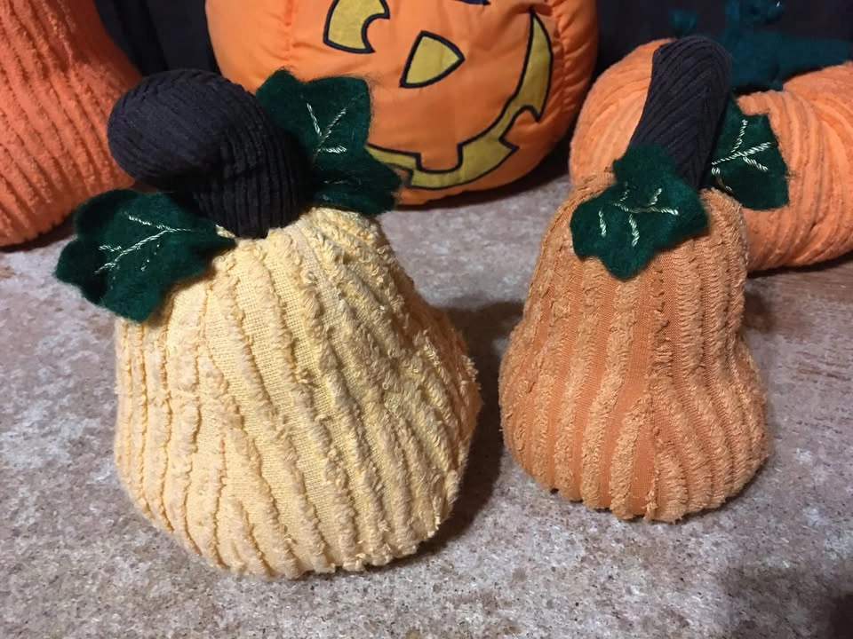 LOT OF 7 PLUSH PUMPKINS SQUASH JACK O LANTERN HALLOWEEN - photo 4