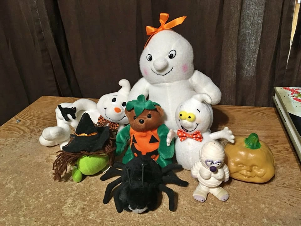 LOT OF 8 HALLOWEEN PLUSH BEANIE DECOR