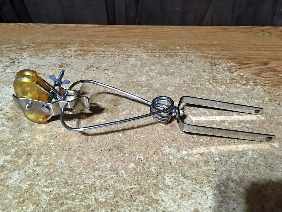 HIGH TEMPERATURE METAL CLAMP POLYMER HANDLES