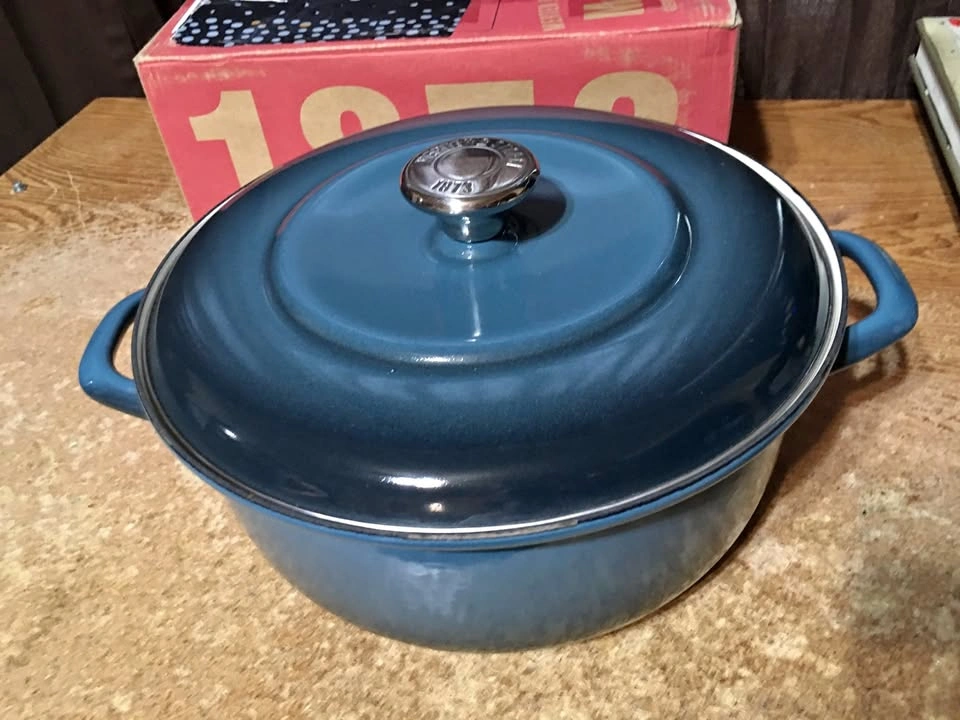 MERTEN & STORCK ENAMELED IRON 5.3QT DUTCH OVEN WITH LID