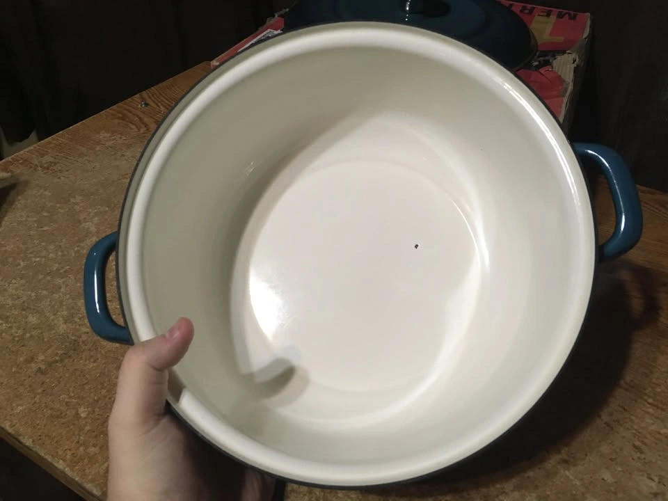 MERTEN & STORCK ENAMELED IRON 5.3QT DUTCH OVEN WITH LID - photo 4