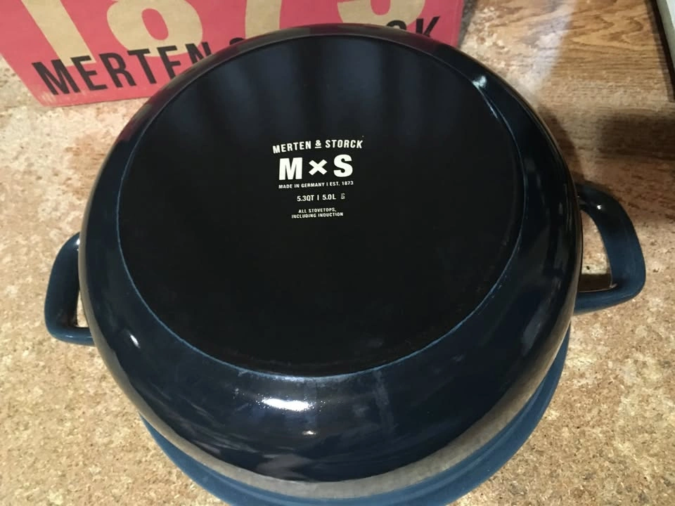 MERTEN & STORCK ENAMELED IRON 5.3QT DUTCH OVEN WITH LID - photo 5