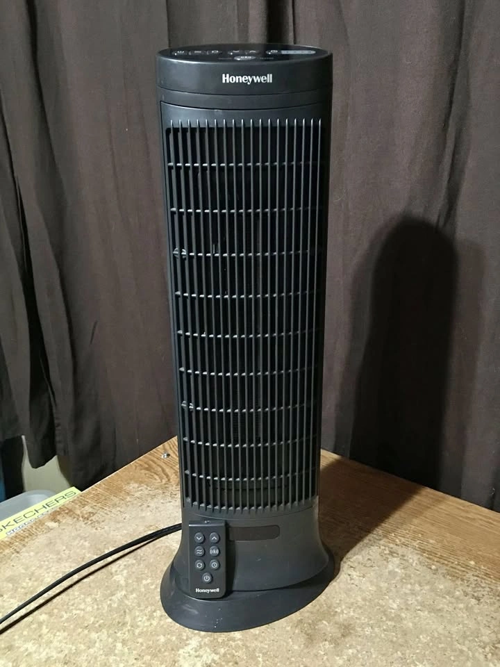 HONEYWELL CERAMIC DIGITAL TOWER HEATER HCE323V 1500W