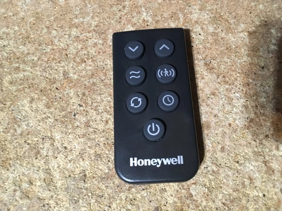 HONEYWELL CERAMIC DIGITAL TOWER HEATER HCE323V 1500W - photo 3