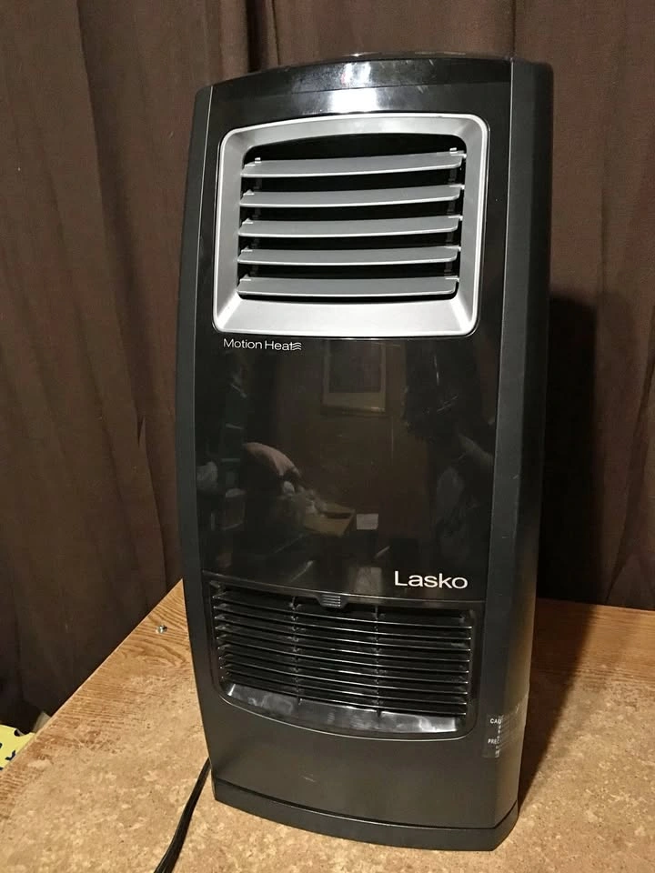 LASKO CC23161 MOTION HEAT WHOLE ROOM CERAMIC HEATER BLACK