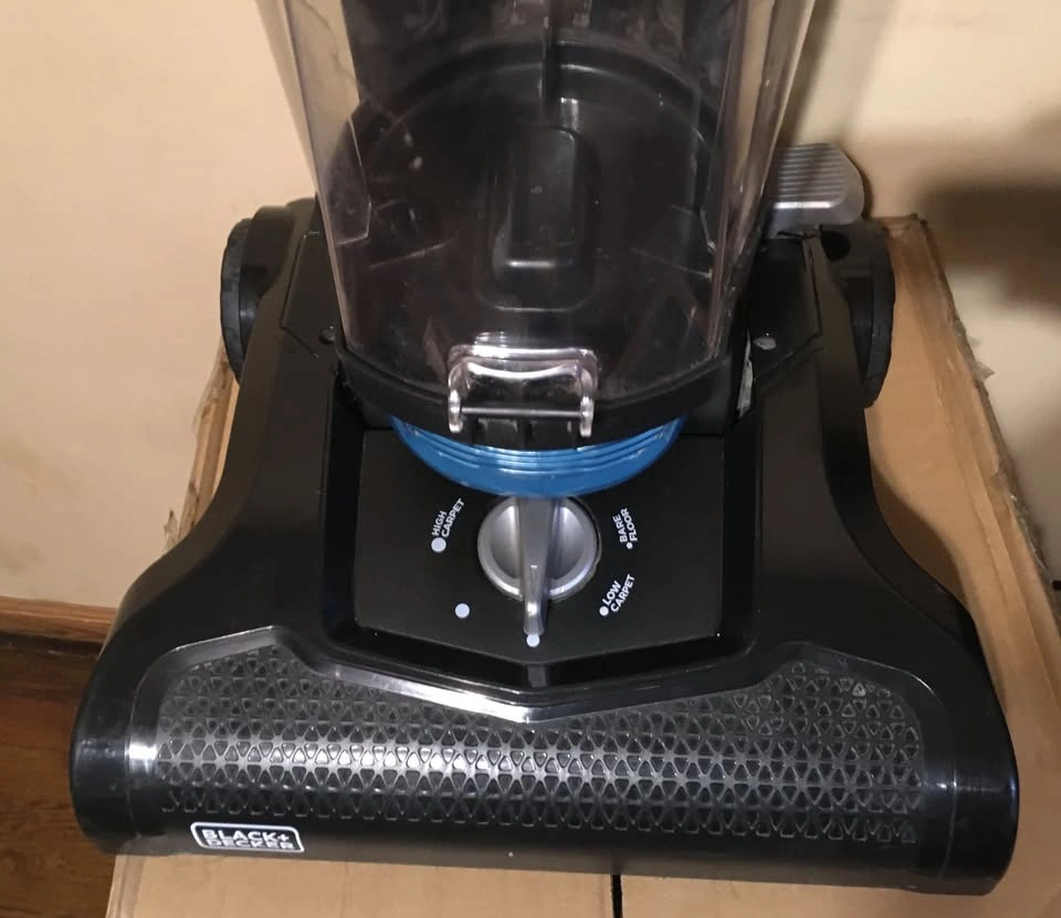 BLACK+DECKER BDFSE201 Bagless Upright Vacuum with Attachments - photo 2