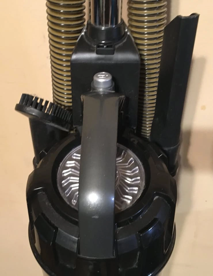 BLACK+DECKER BDFSE201 Bagless Upright Vacuum with Attachments - photo 3