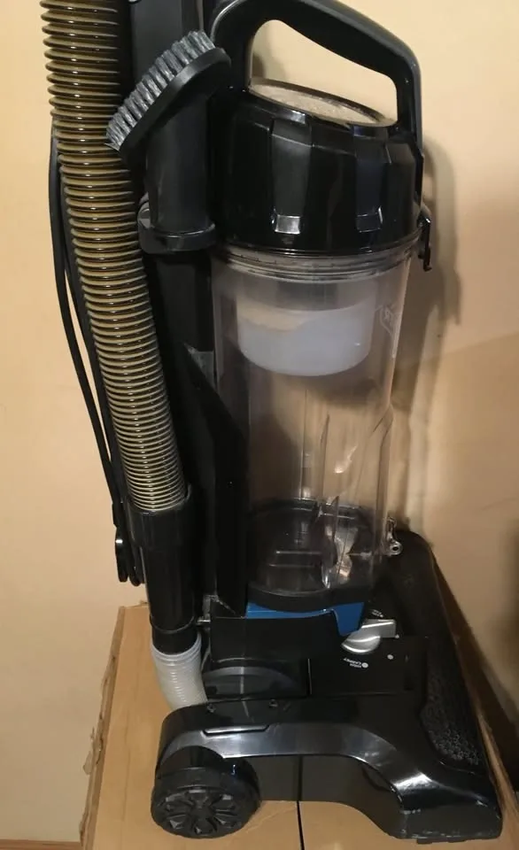 BLACK+DECKER BDFSE201 Bagless Upright Vacuum with Attachments - photo 4