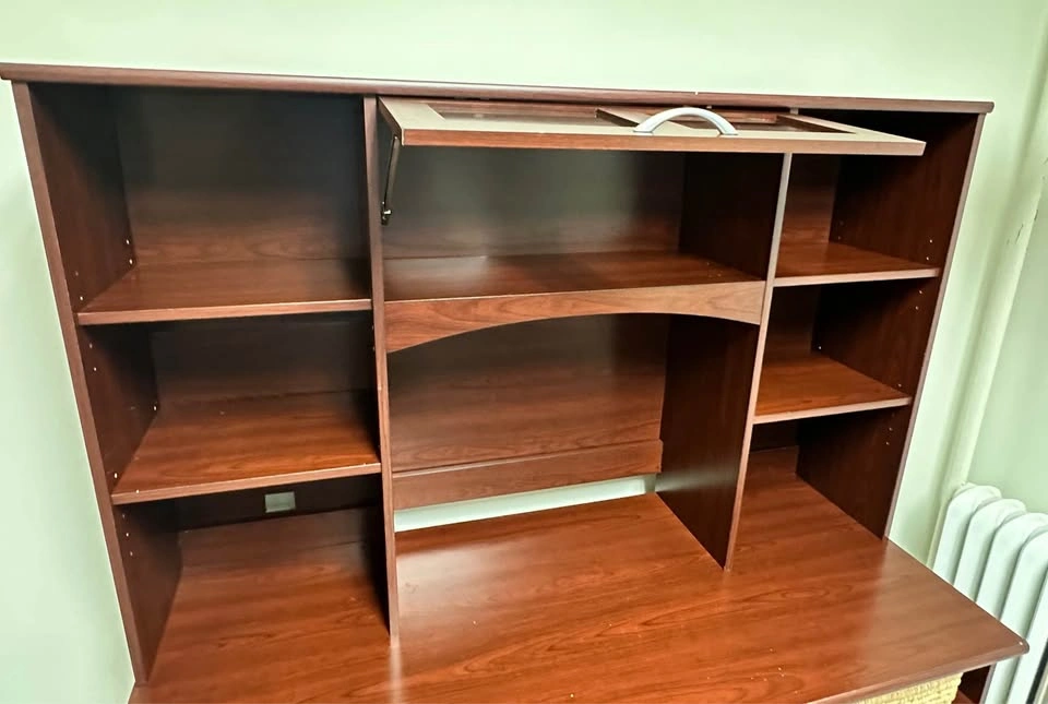 Desk with Hutch - photo 4