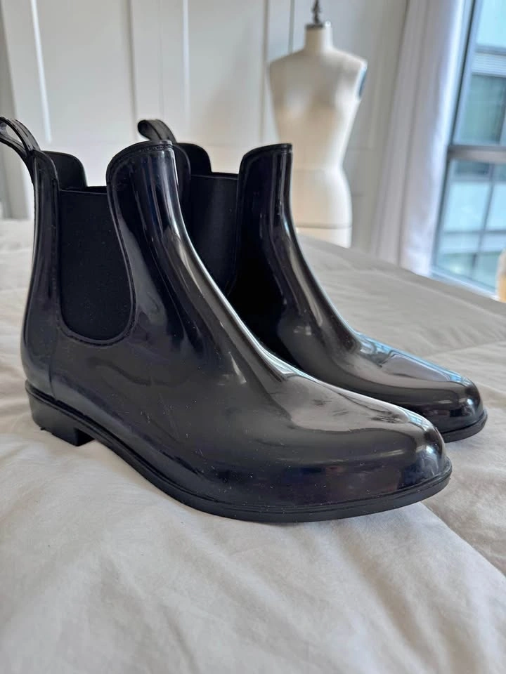Brand New Ladies Size 10 Black Ankle Rain Boots