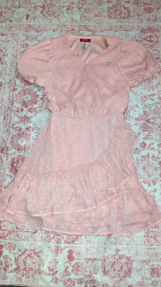 Kids guess dress