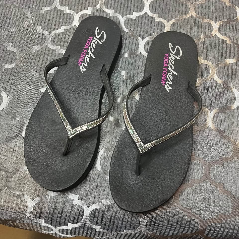 Skechers Yoga Foam Sandals Size 10 - photo 2