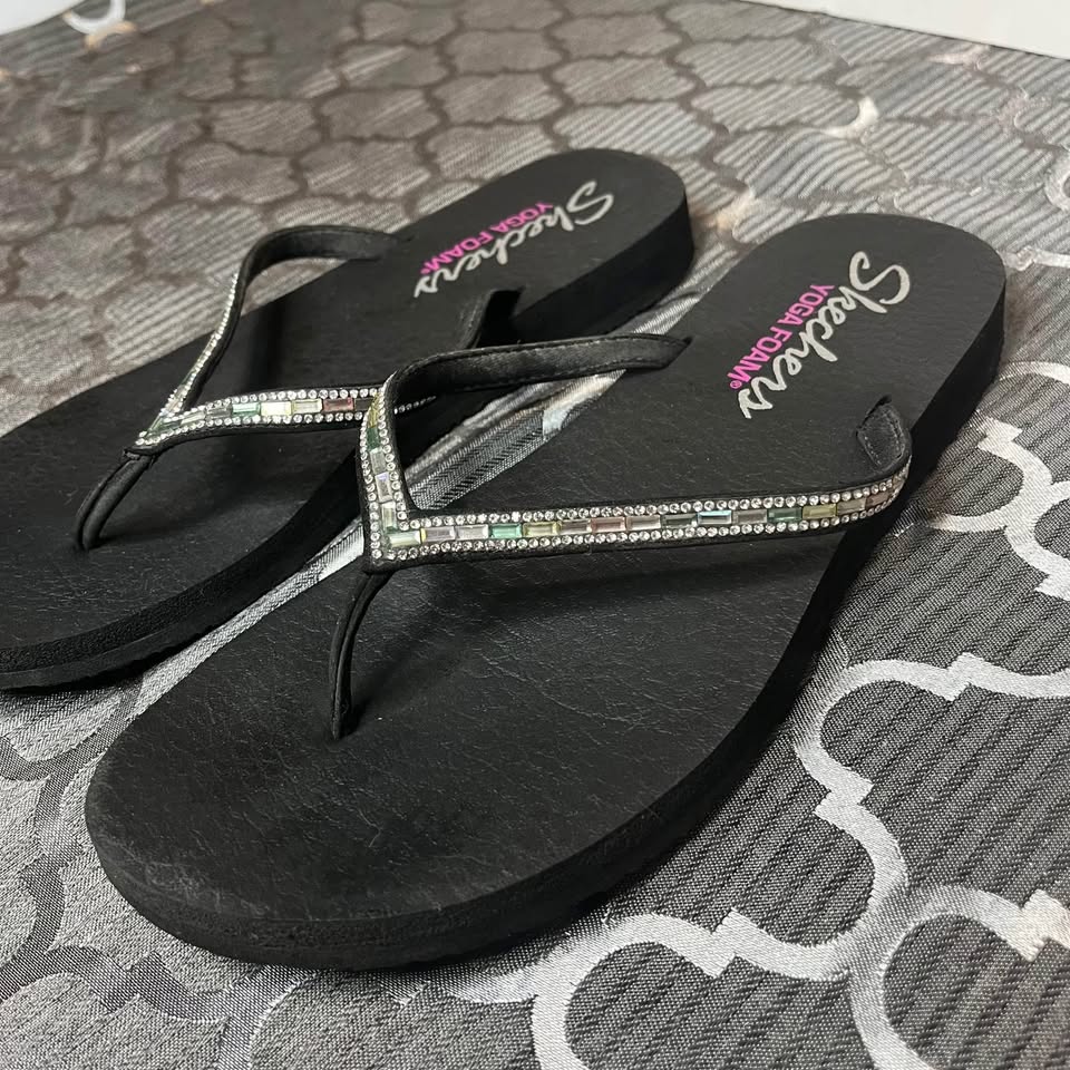 Skechers Yoga Foam Sandals Size 10 - photo 3
