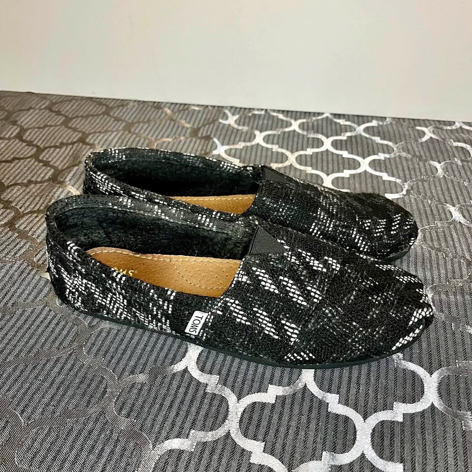 Fleece Lined Toms - Mens 8.5 / Womens 10