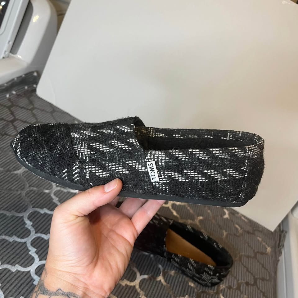 Fleece Lined Toms - Mens 8.5 / Womens 10 - photo 4