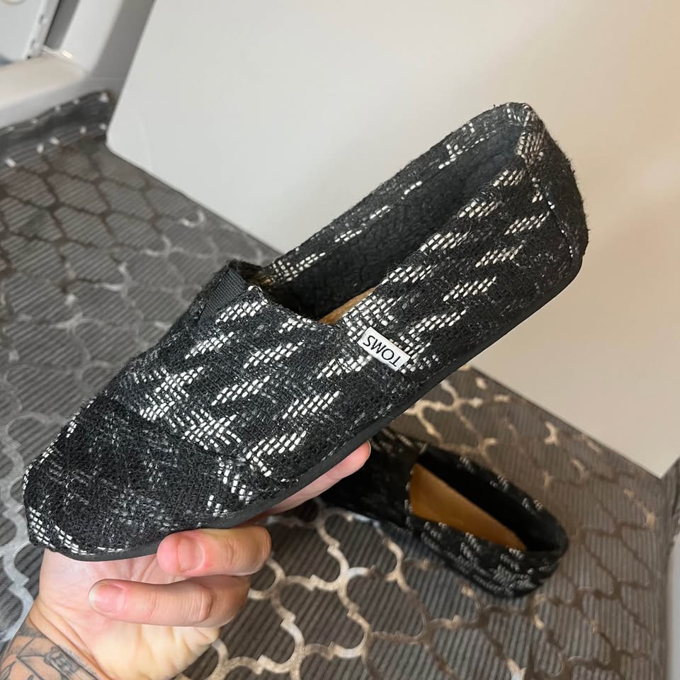 Fleece Lined Toms - Mens 8.5 / Womens 10 - photo 5