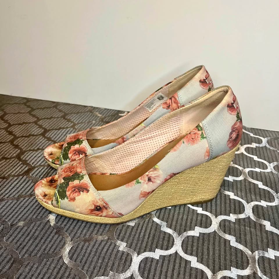 Tom’s Wedge Heel Sandals Size 10