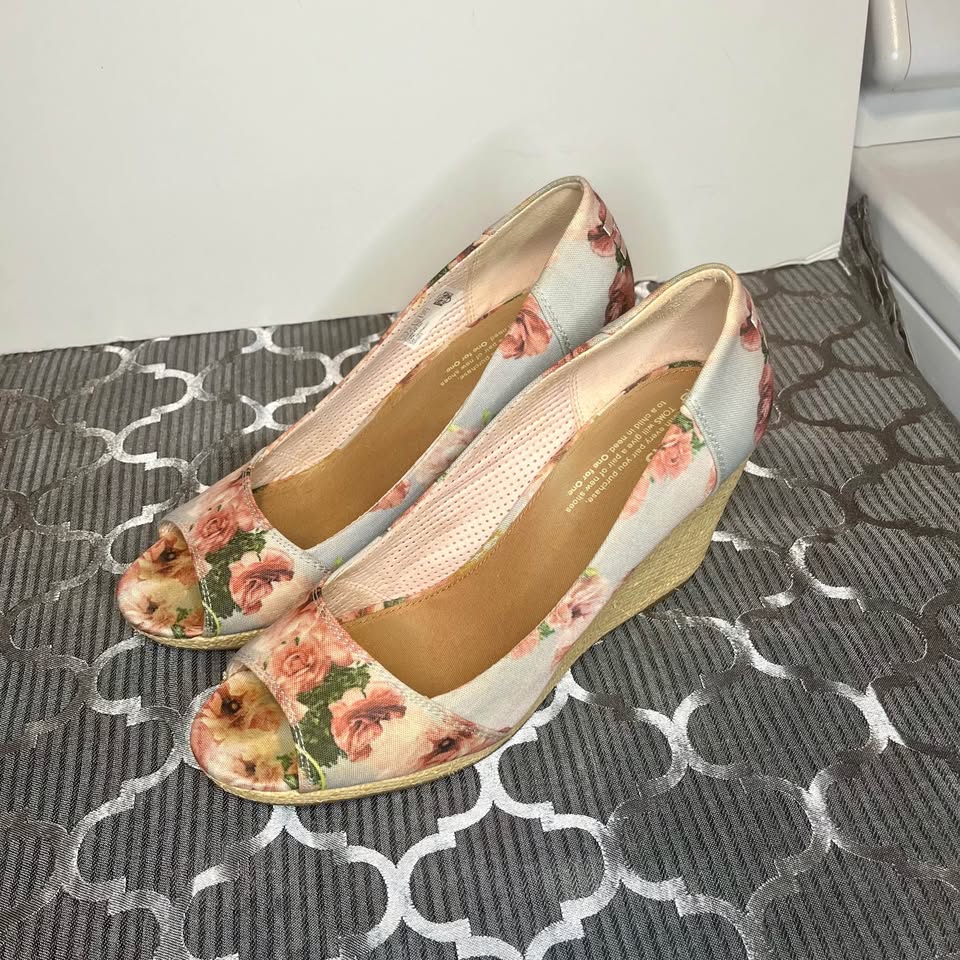 Tom’s Wedge Heel Sandals Size 10 - photo 2