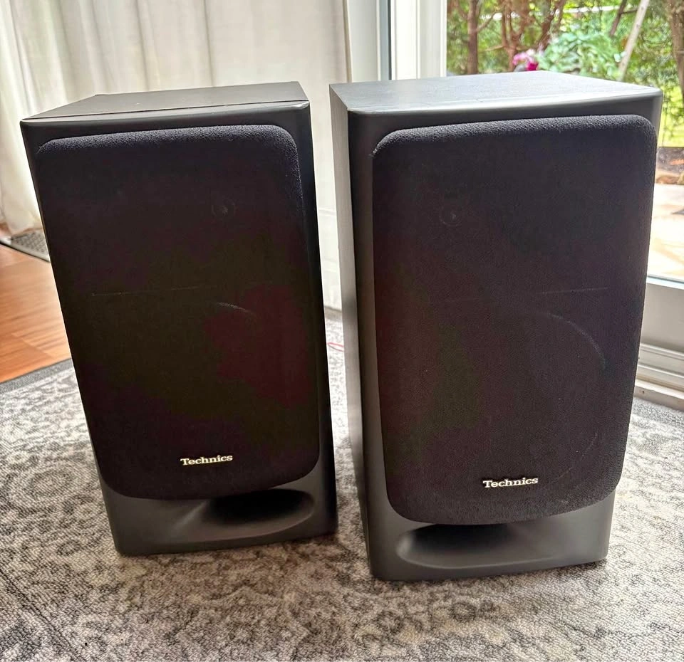 Vintage Technics SB-CH455 3-Way Bookshelf Speakers – 100W, 6 Ohm