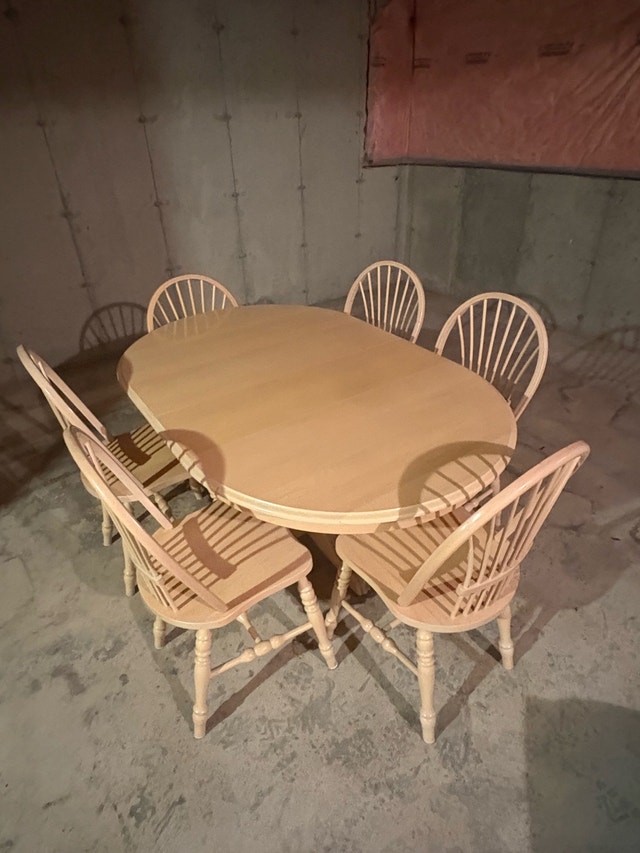 Kitchen Table & Chairs