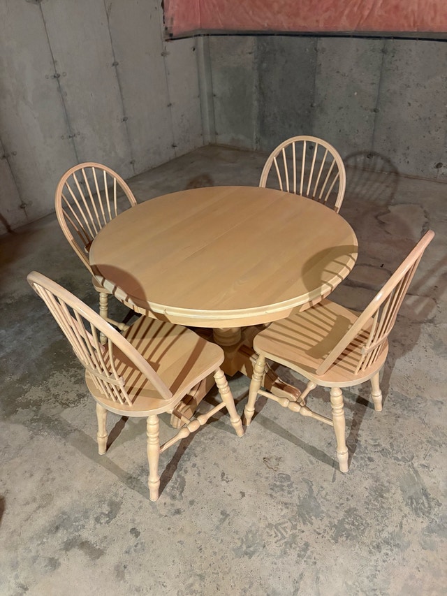 Kitchen Table & Chairs - photo 3