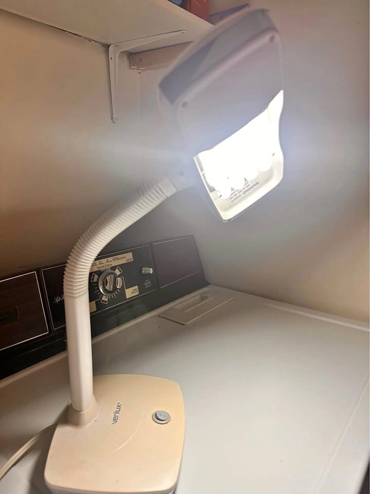 Desk lamp