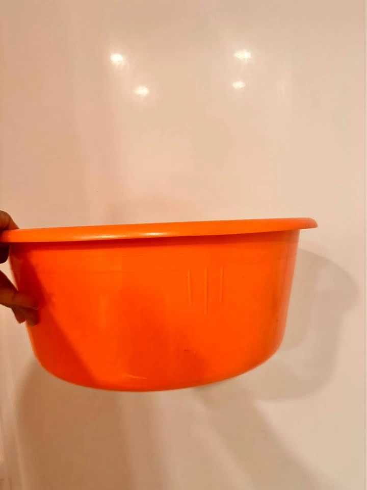 Plastic tub