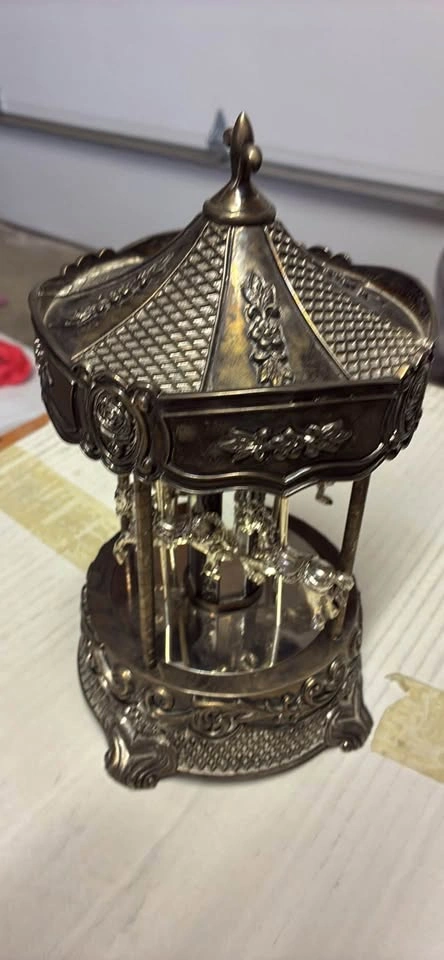 Vintage Wallace Silversmiths Silver-Plated Musical Carousel - photo 2
