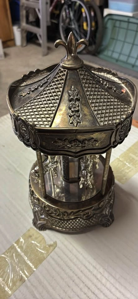 Vintage Wallace Silversmiths Silver-Plated Musical Carousel - photo 3