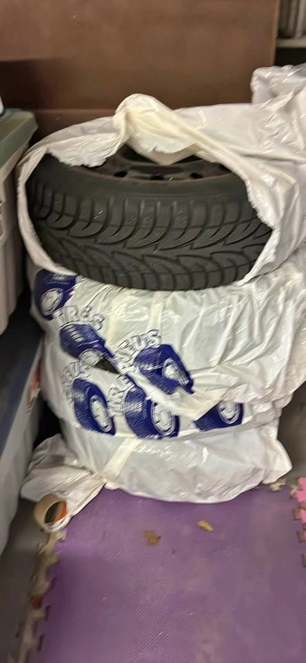 Set of 4 Bridgestone Blizzak Winter Tires on Rims