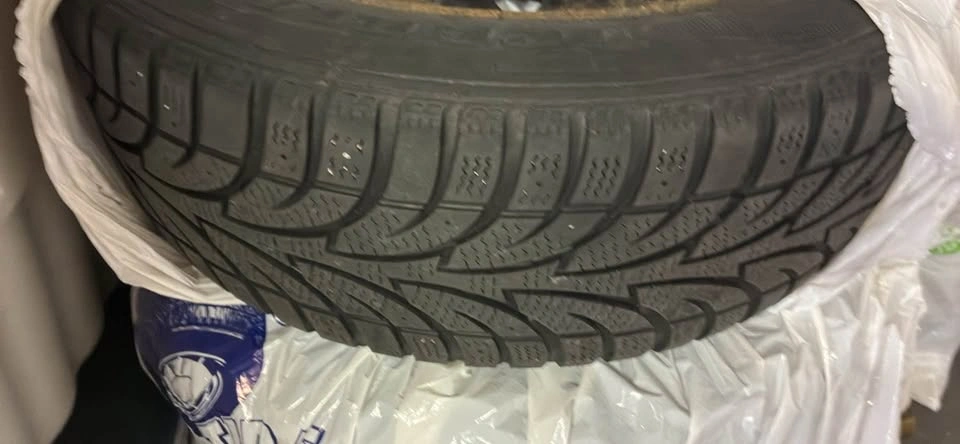 Set of 4 Bridgestone Blizzak Winter Tires on Rims - photo 2