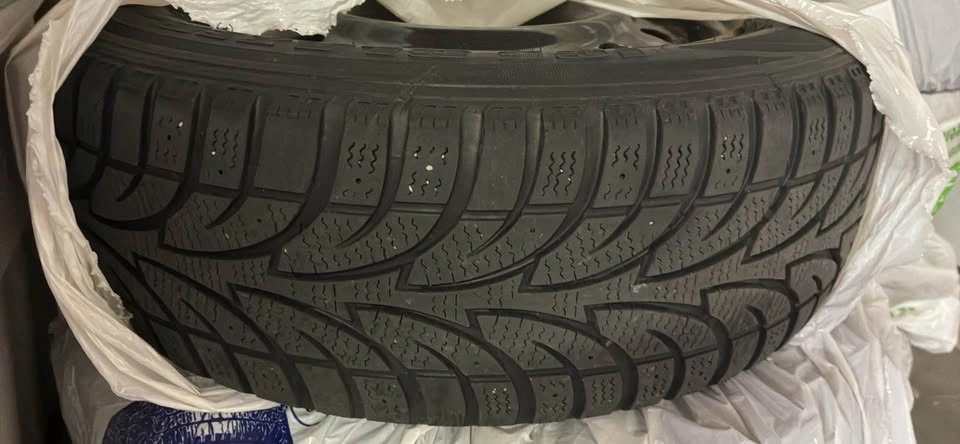 Set of 4 Bridgestone Blizzak Winter Tires on Rims - photo 3