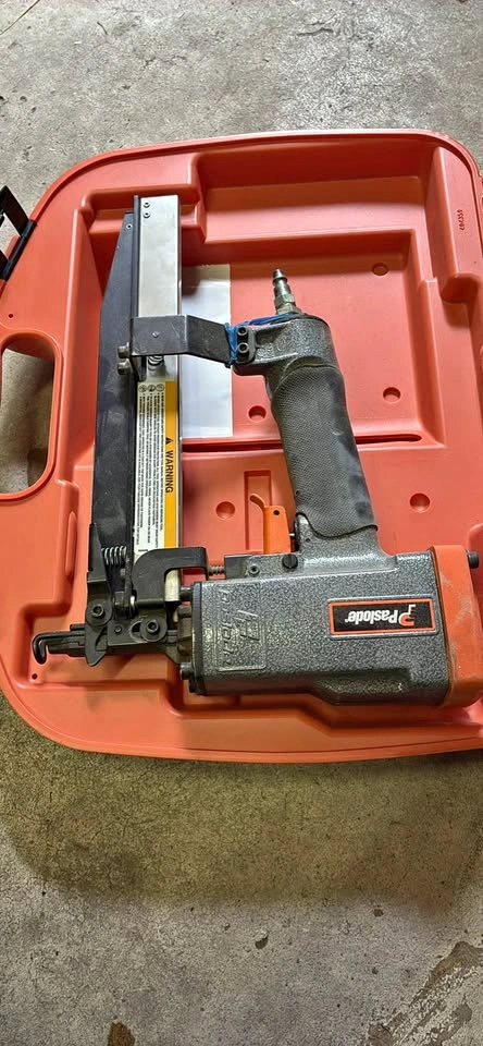 Paslode 18G Brad Nailer Kit + 2 Boxes of Nails Bundle