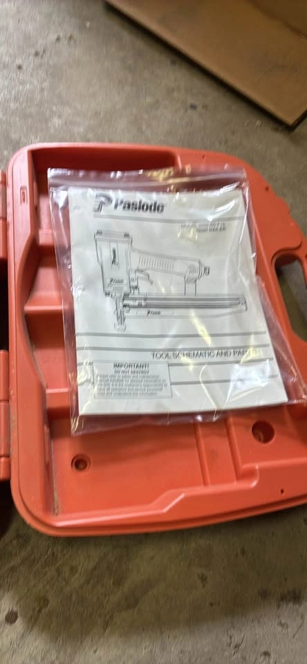 Paslode 18G Brad Nailer Kit + 2 Boxes of Nails Bundle - photo 2