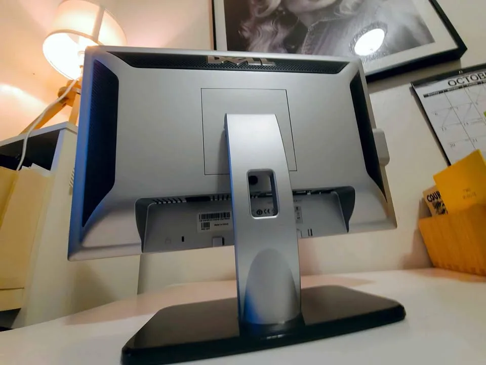 Dell SP2008WFP 20" Monitor with Webcam image indicator(5)