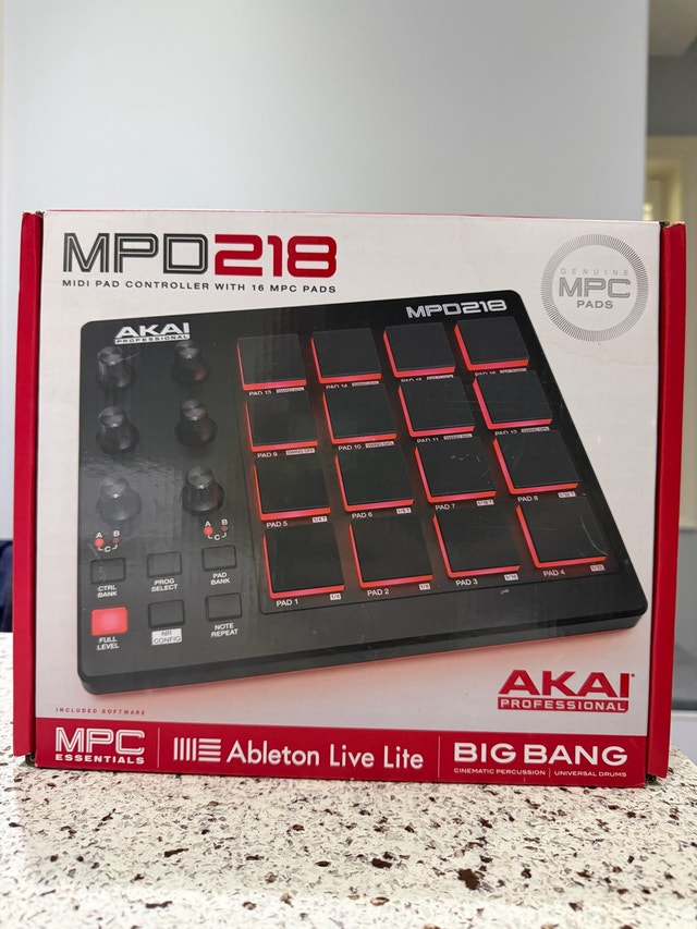 Akai MPD218 MIDI Pad Controller - LIKE NEW