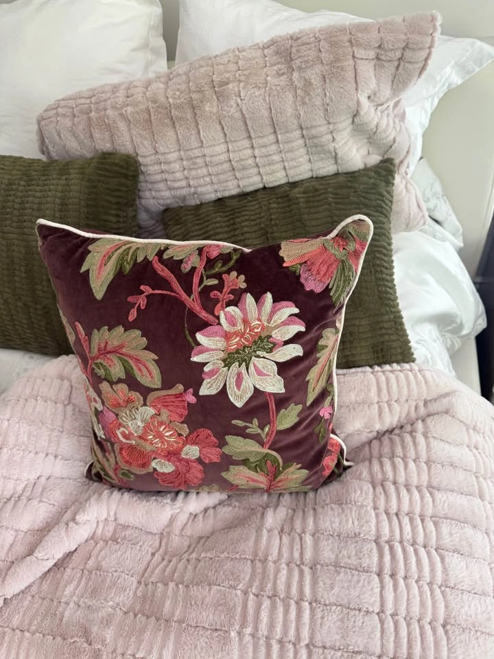 Lush Dusty Rose Pink 3-Piece Comforter Set + 3 throw pillows - photo 3