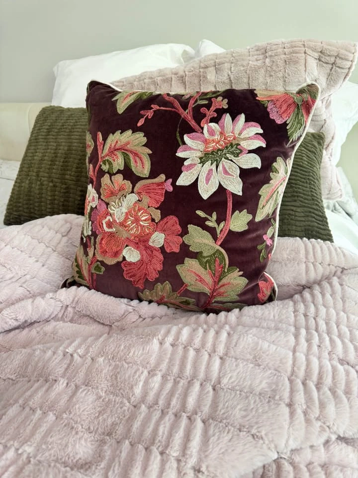 Lush Dusty Rose Pink 3-Piece Comforter Set + 3 throw pillows - photo 5