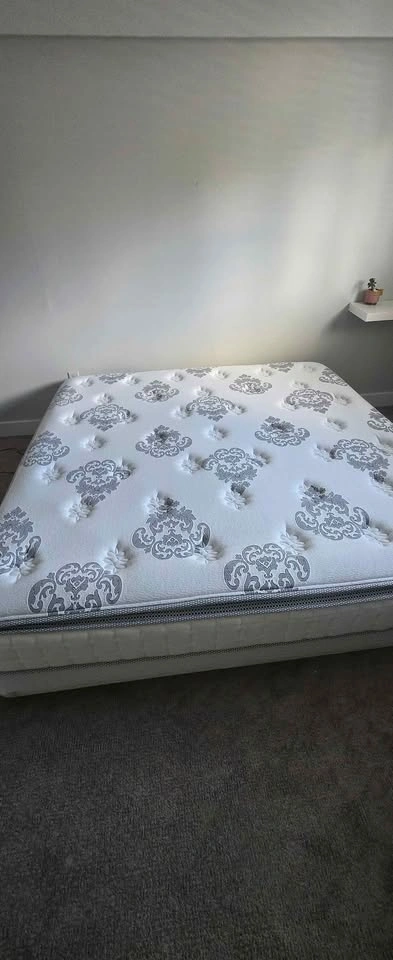 King Size Box Spring and Mattress - photo 2