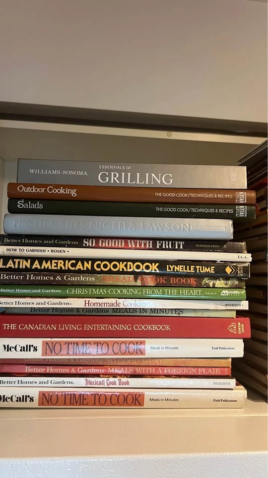 Vintage and pre-loved cooking books. MOVING weekend - photo 2