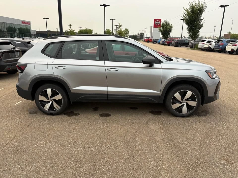 2025 Volkswagen Taos - photo 2