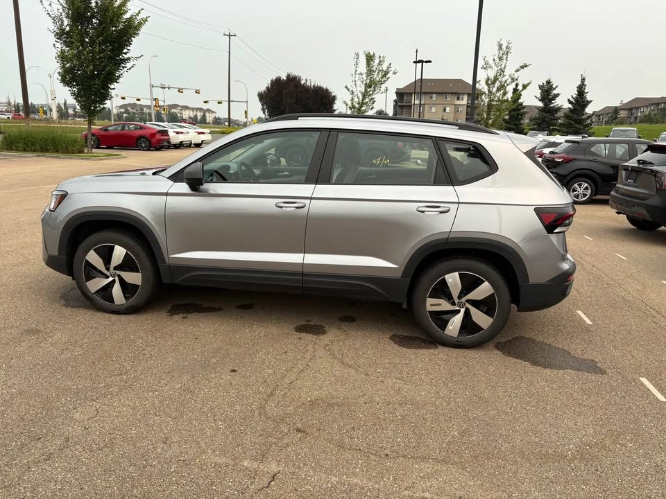 2025 Volkswagen Taos - photo 4