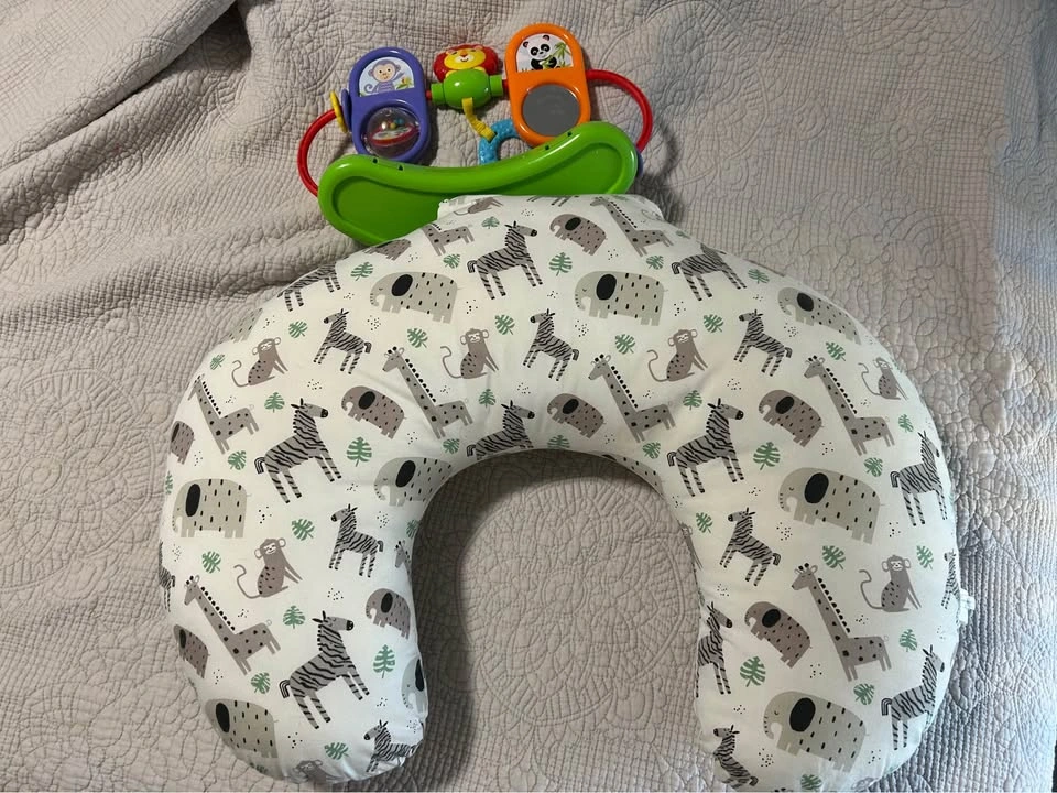 Boppy Nursing Pillow with Toy Bar - photo 4